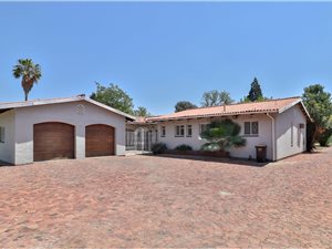 4 Bed House in Three Rivers