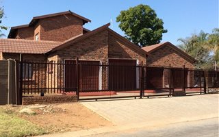 4 Bedroom House in Fauna Park