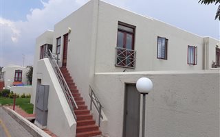 1 Bedroom Townhouse in Kew