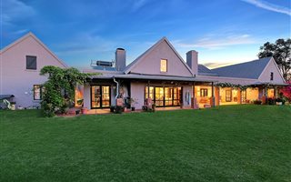 4 Bedroom House in Waterfall Equestrian Estate