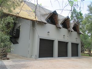 5 Bed House in Leeuwfontein Estate