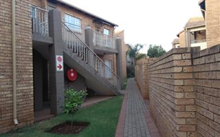 3 Bedroom Townhouse in Die Hoewes
