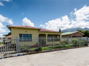 3 Bed House in Denneoord