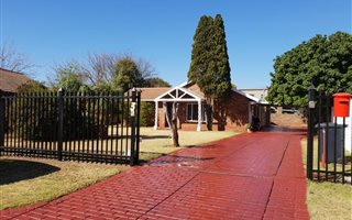 3 Bedroom House in Zwartkop