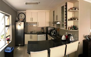 3 Bedroom Townhouse in Eagle Canyon Golf Estate