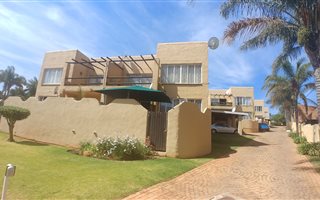2 Bedroom Apartment in Roodekrans