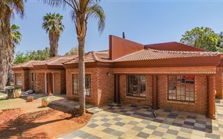 6 Bedroom House in Hesteapark