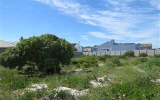 757 m² Land available in Struisbaai