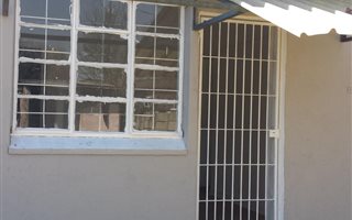 1 Bedroom Garden Cottage in Primrose
