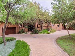 6 Bed House in Leeuwfontein