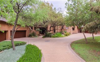 6 Bedroom House in Leeuwfontein