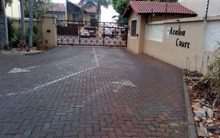 2 Bedroom Townhouse in Die Hoewes