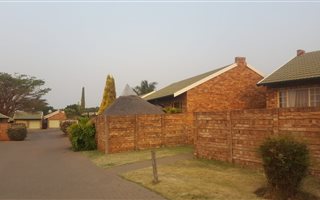 2 Bedroom Simplex in Rooihuiskraal North