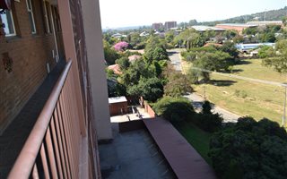 2 Bedroom Flat in Weavind Park