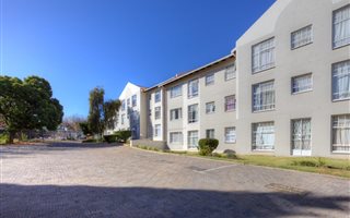3 Bedroom Apartment in Weltevreden Park