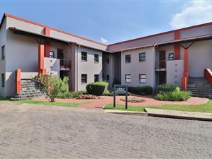2 Bed Apartment in Roodepoort Central
