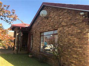 3 Bed House in Edelweiss