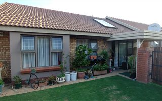 2 Bedroom Townhouse in Akasia