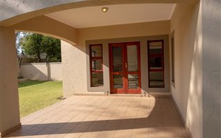3 Bedroom Cluster in Bryanston