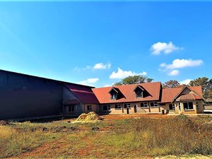 1500 m² Commercial space in Clubview