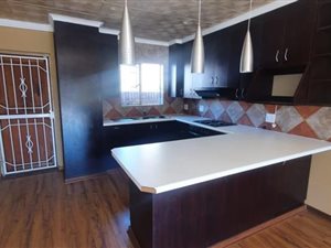 3 Bed House in Camelot