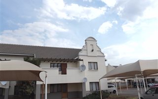 2 Bedroom Simplex in Hesteapark