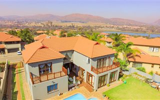 5 Bedroom House in Birdwood
