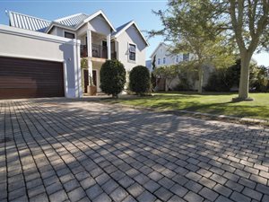 3 Bed House in Kingswood Golf Estate