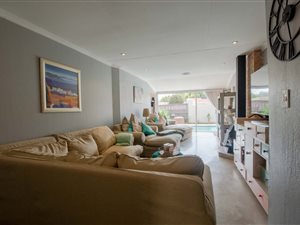 3 Bed House in Marais Steyn Park