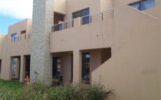 3 Bedroom Townhouse in Vanderbijlpark SE8