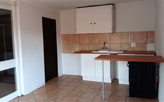 1 Bedroom Garden Cottage in Witfield