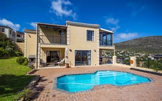 3 Bedroom House in Capri