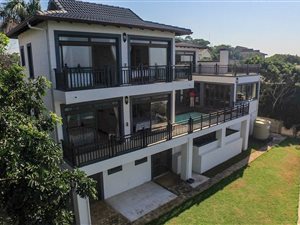 6 Bed House in Sheffield Beach
