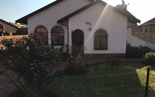 3 Bedroom House in Zakariyya Park