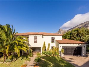 4 Bed House in Silvertree Estate