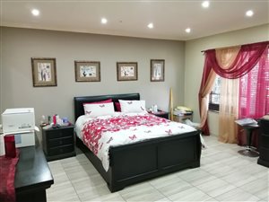 6 Bed House in Sea View