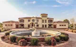 8 Bedroom House in Presidents Dam