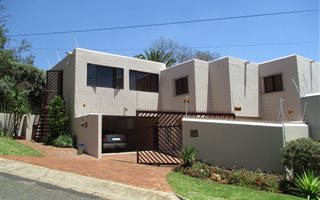 3 Bedroom House in Floracliffe
