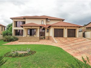 4 Bed House in Pebble Rock