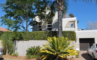 3 Bedroom Townhouse in Silver Lakes Golf Estate