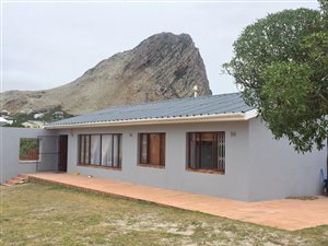 3 Bed House in Rooi Els