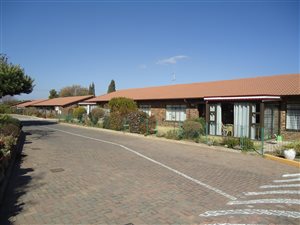 1 Bed Townhouse in Ontdekkers Park