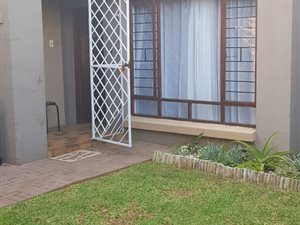 2 Bed Townhouse in Vanderbijlpark SE2