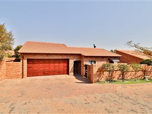 3 Bed Cluster in Honeydew Manor