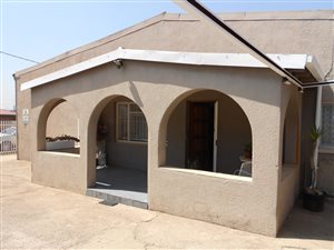 4 Bed House in Krugersdorp Central