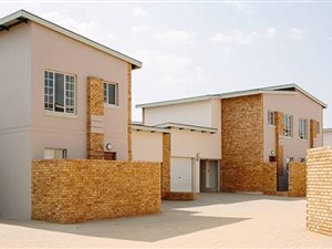 3 Bed Duplex in Oukraal Estate