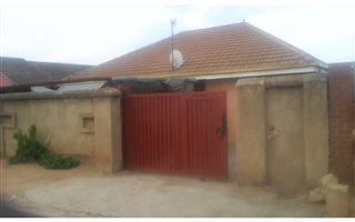 3 Bedroom House in Tembisa