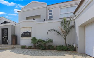 5 Bedroom Cluster in Dunkeld West