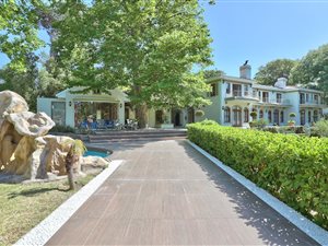 5 Bedroom House in Bishopscourt