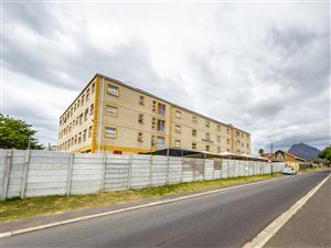 2 Bed Apartment in Cloetesville